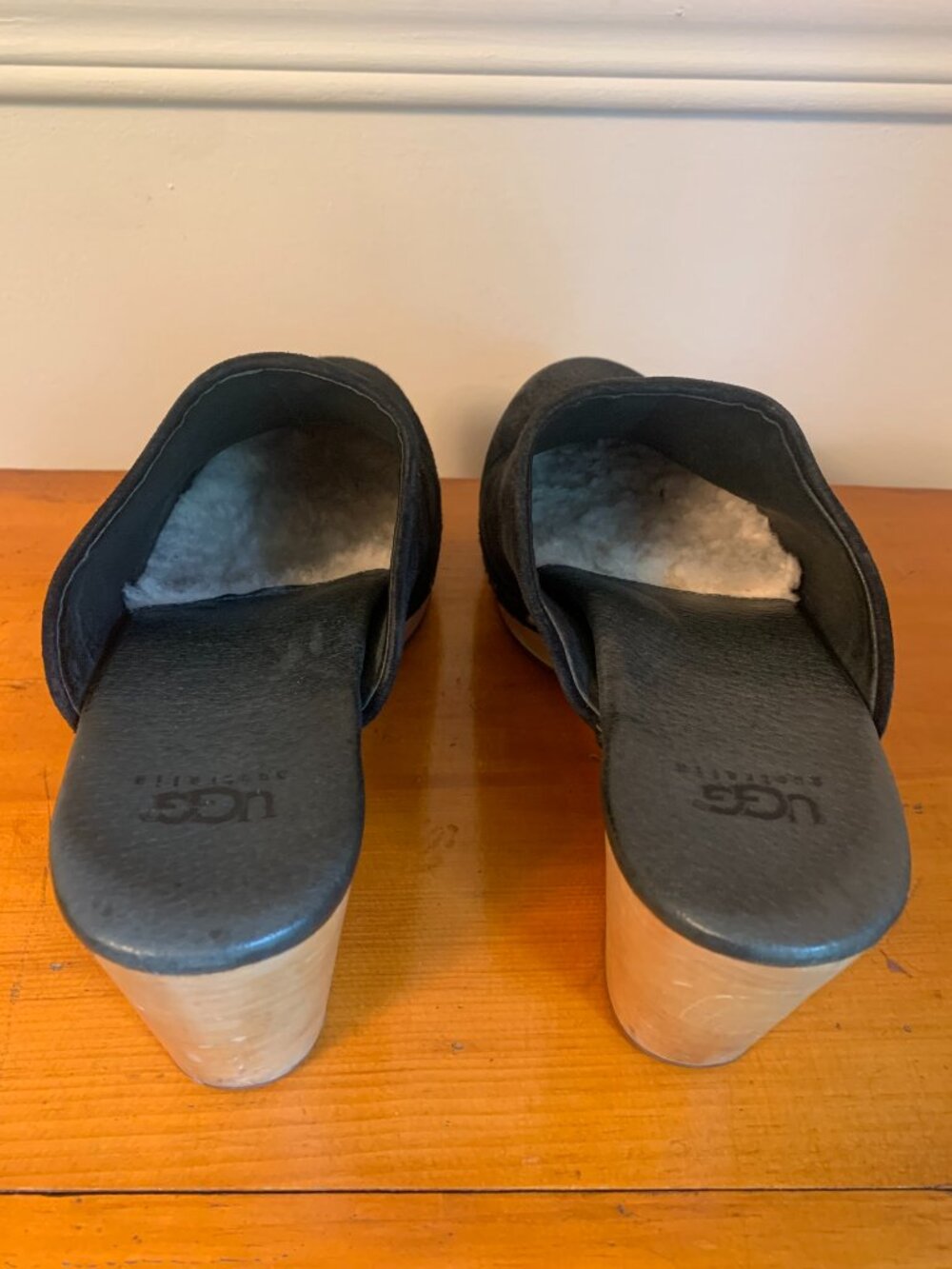 UGG Abbie Black Suede Leather Sheepskin clogs US 8 - Picture 3 of 6